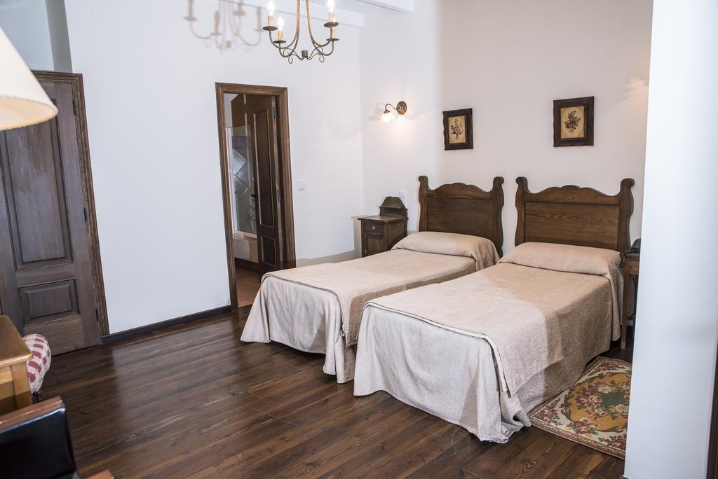 Double or Twin Room,327246649:JPEG